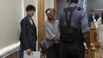 El acusado ingresó a la sala de audiencias con el ojo vendado, producto del enfrentamiento que tuvo con uno de los testigos.&nbsp;