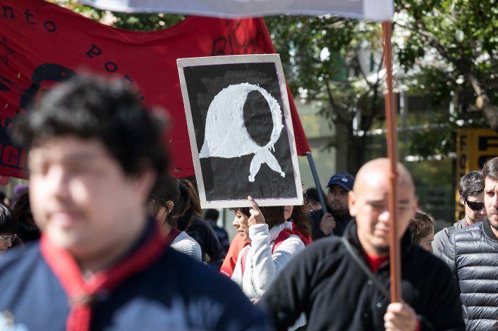 Así se vivió en Cipolletti la marcha por el Día de la Memoria