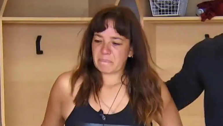 Desbordada en llanto, Lissa Vera pidió irse de El hotel de los famosos