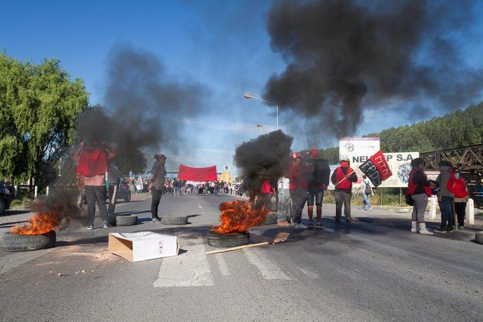 Desocupados cortaron la Ruta 22 y reclamaron puestos de trabajo