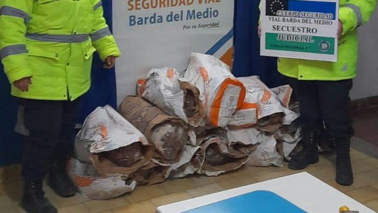 Transportaba carne vacuna y de potro en bolsas de harina