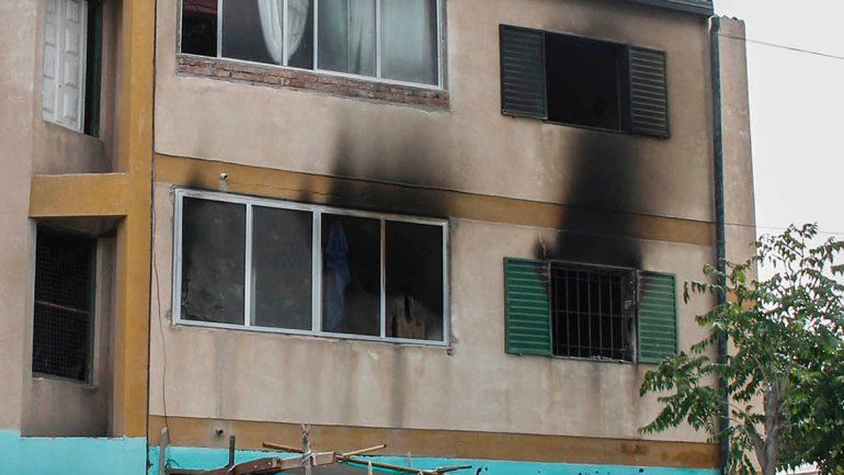 El incendio ocurrió en un departamento del primer piso del barrio Managua.