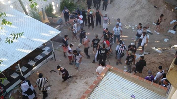 video: barras de cipo destrozaron una cantina en la visera