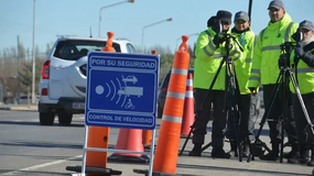 La cartelería informativa que advierte sobre la presencia del radar ya está instalada. | LMCipolletti.com La cartelería informativa que advierte sobre la presencia del radar ya está instalada.