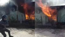 el fuego consumio una casa en ferri y hay un vecino internado con graves quemaduras