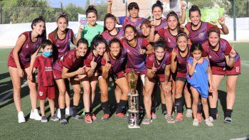 Las chicas de Conflu festejan el título.