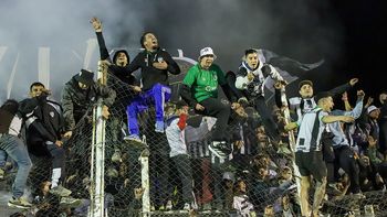 El entusiasmo de los hinchas de Cipo, que están copando La Visera fecha tras fecha. 