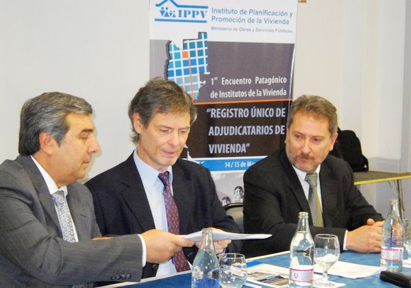 Acordaron registro único de postulantes a casas