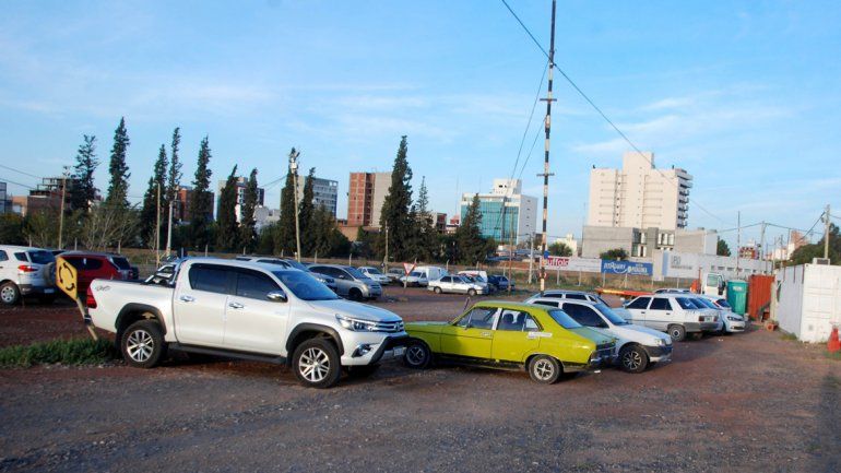 Cada vez son más los autos secuestrados en el predio municipal.Cada vez son más los autos secuestrados en el predio municipal.