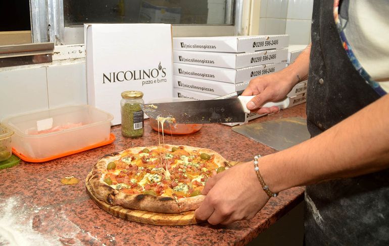 Manzana, panceta y roquefort, acá está la pizza más valletana