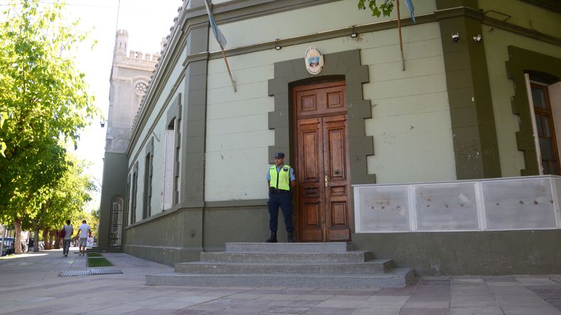 Sigue la purga de ñoquis en el Estado neuquino: echaron a un chofer agresivo y un policía indisciplinado