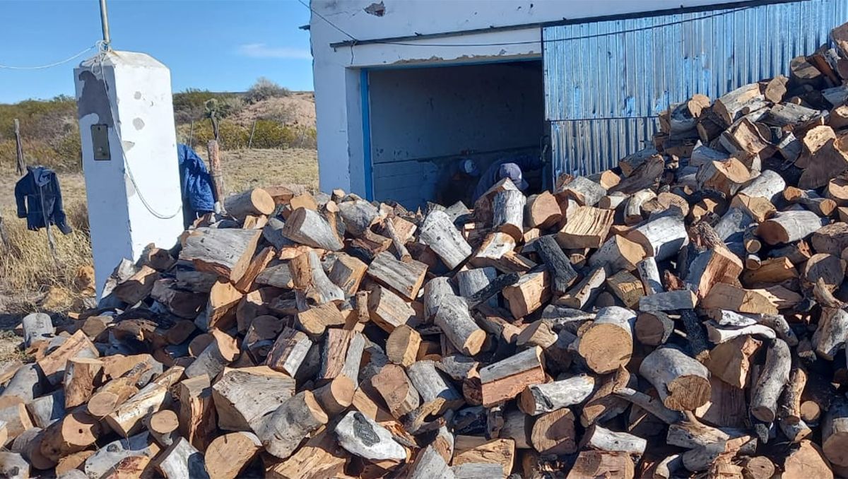 Inició el operativo para entregar leña a las familias que más lo necesitan