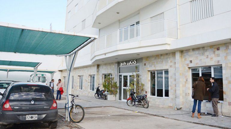 El niño recibió curaciones en el hospital y fue operado en el San Lucas.