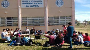 dictaran clases publicas de medicina en el centro cipoleno