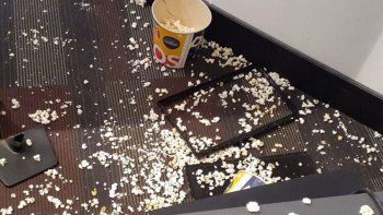 fueron al cine, no les hicieron 2x1 y rompieron todo
