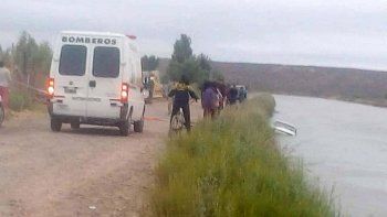 un hombre cayo con su auto al canal principal y desaparecio un hombre cayo con su auto al canal principal y desaparecio