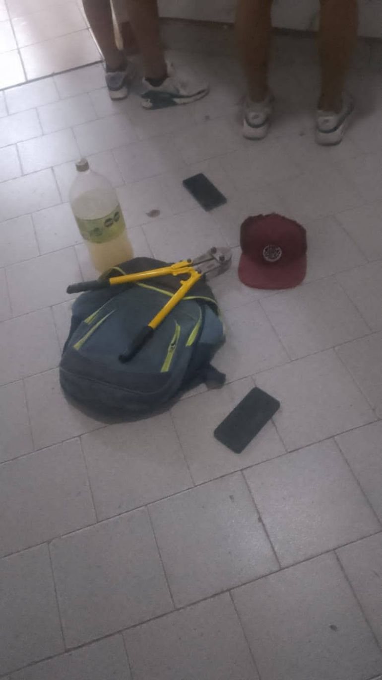 La teoría de la Policía es que los jóvenes se trasladan hasta Cipolletti para robar bicicletas. 