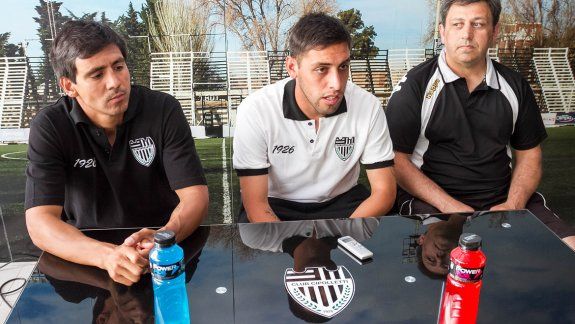 Pinto, Sosa y Figueroa (kinesiólogo) dieron una conferencia de prensa en la previa al clásico ante Deportivo Roca.&nbsp;