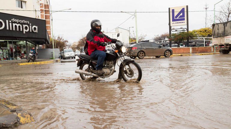 La lluvia se tornó una compañía permanente para los cipoleños