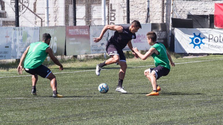 No hay plata para seguir incorporando. Todos los caminos conducen a que el nuevo entrenador deberá potenciar a los nombres que ya integran la plantilla.