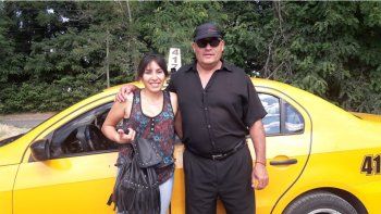 taxista devolvio $70 mil a familia de turistas que olvido una cartera 