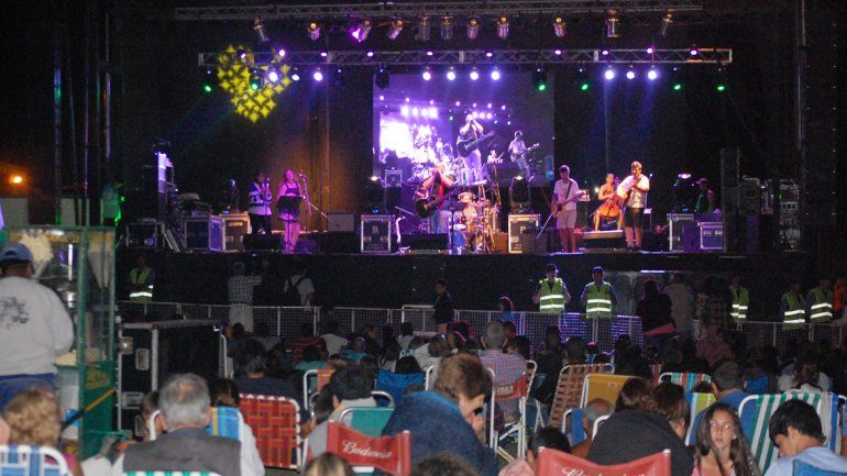 Una gran cantidad de visitantes llegó a Las Grutas para participar del evento.