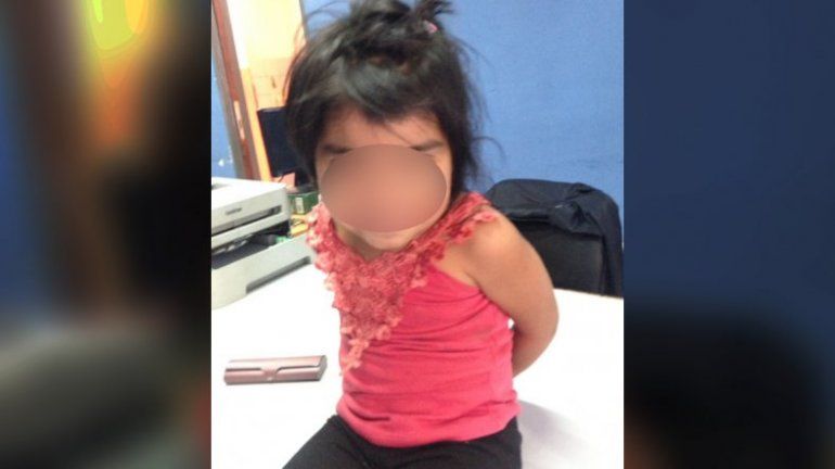 Encontraron a una nena de 3 años caminando sola