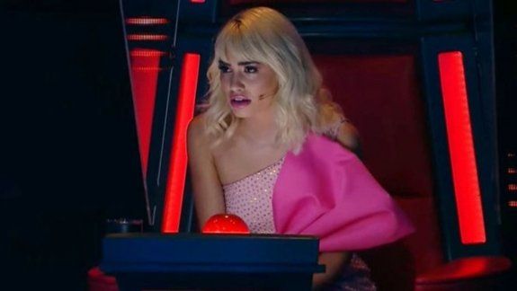 Lali le propuso casamiento a una participante de La Voz