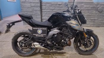 La moto robada por la pandilla de delincuentes. Lograron encontrarla gracias al GPS. 