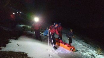 rescataron a un esquiador que se habia quebrado la pierna
