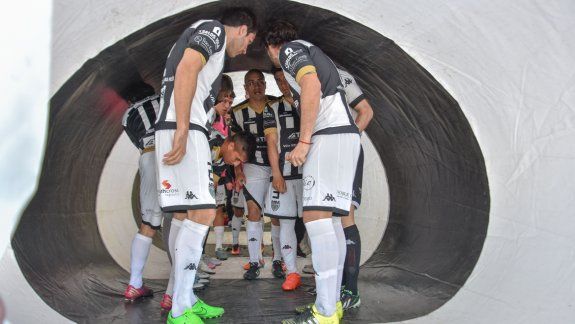 El Albinegro no arranca. Homann preparaba el once del debut contra Madryn y el Consejo Federal paró la bocha.