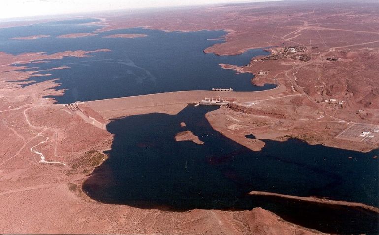 Río Negro demanda a Nación por las regalías hidroeléctricas