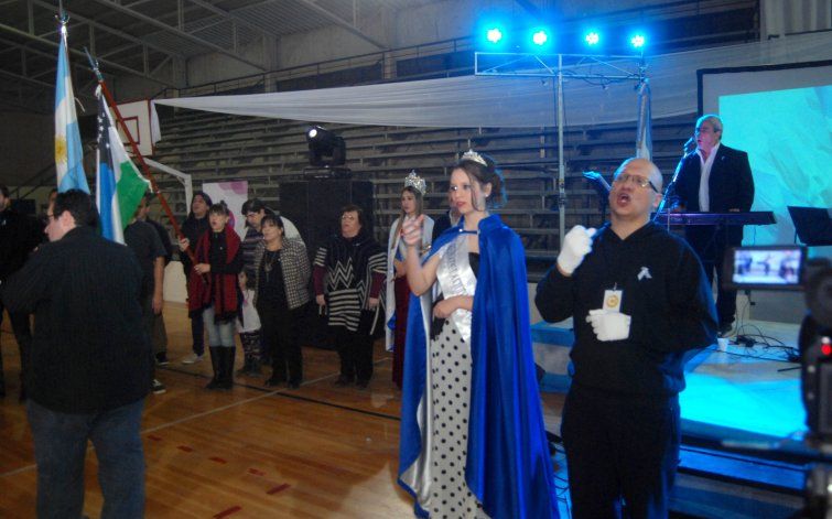 Vigilia por el Bicentenario a puro folklore
