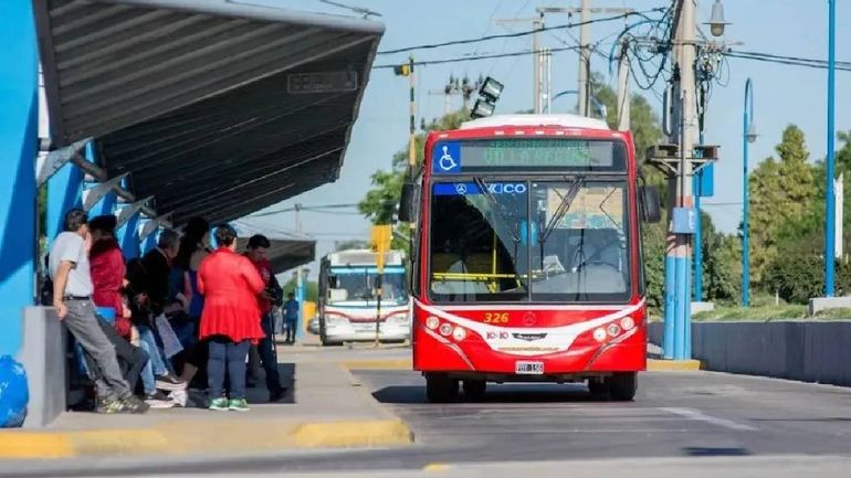 El chofer del Koko sufrió graves heridas cuando acomodó el espejo retrovisor del colectivo.&nbsp;