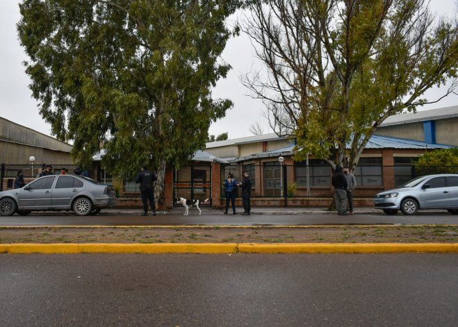 Seis detenidos y más de 3 kilos de marihuana secuestrada