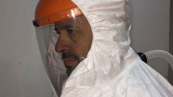 Inventaron un traje especial para proteger a los médicos