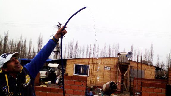 Desde ARSA difundieron fotos de canillas y mangueras con buena presión.