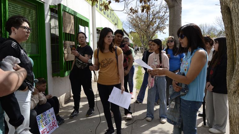 Esta mañana, presentaron un petitorio en el Consejo Escolar para alertar nuevamente la situación. 
