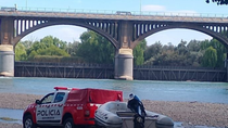 hallan un cuerpo en el dique ballester y creen que seria el pescador desaparecido