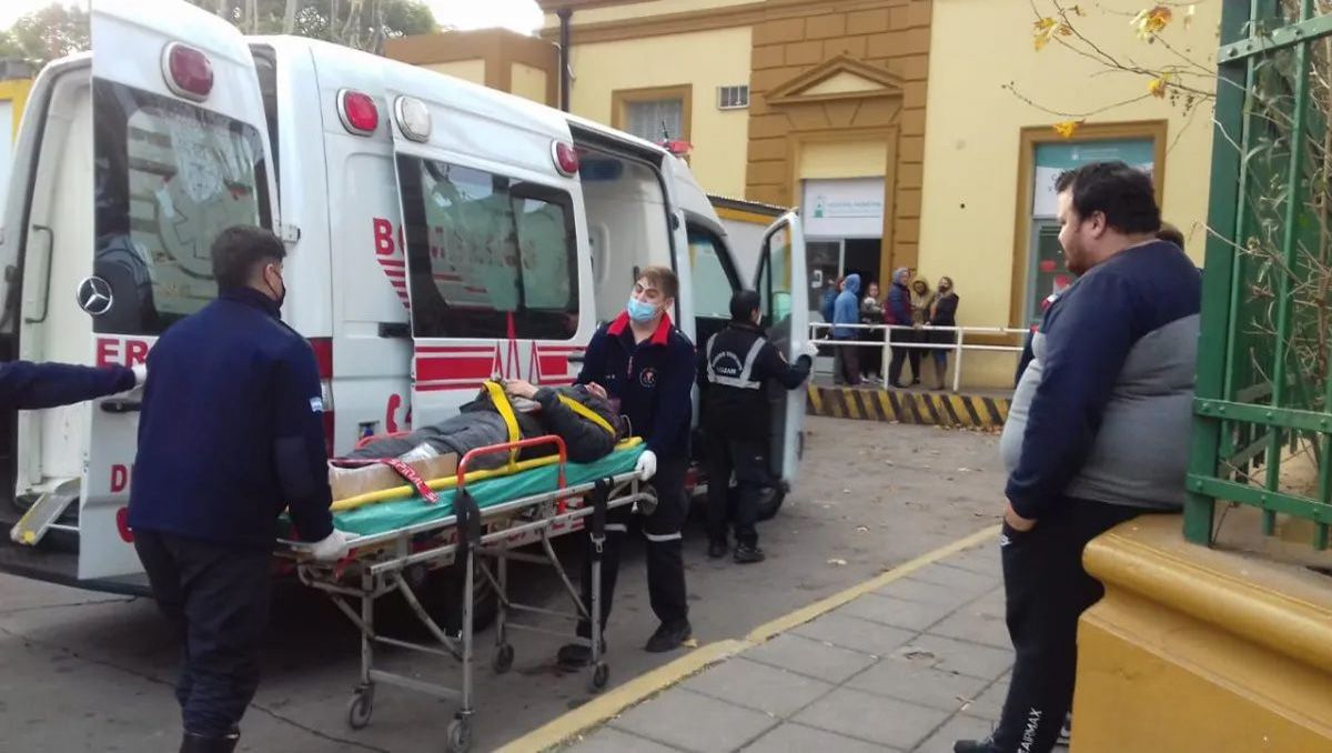 Imágenes sensibles: murió un hincha tras recibir un disparo