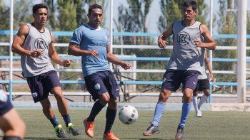 la amistad vuelve a casa para defender la punta del amateur