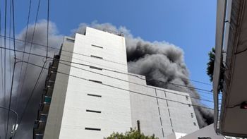 Se incendió el depósito de un bazar: 120 personas evacuadas | LMCipolletti.com Se incendió el depósito de un bazar: 120 personas evacuadas