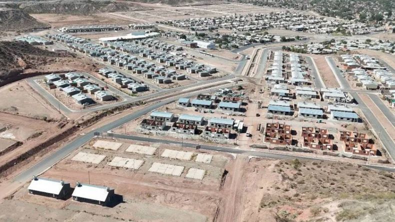 El programa “Neuquén Habita” es una herramienta clave para quienes quieran acceder a los nuevos créditos hipotecarios no bancarios destinados a construir, ampliar o refaccionar viviendas.
