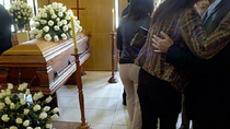 Fue a un velatorio y descubrió la verdad que le ocultaron toda su vida