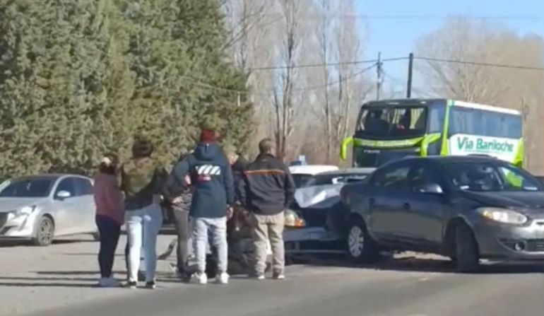 Impactante choque en cadena en la ruta 22: heridos y cortes