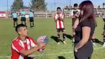 Enamorado del gol, Gonzalo López se animó y le propuso casamiento a su novia antes de un partido en el que mojó.