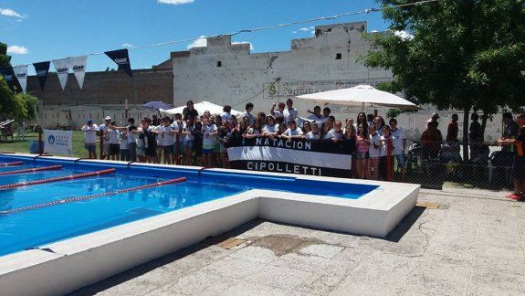 Cipo y una imagen repetida en la natación provincial: campeón anual.
