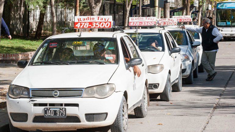Afirman que la actividad de los taxis cayó un 30%