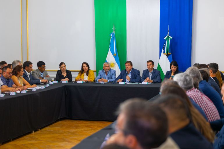 Todos los intendentes participaron del encuentro que tuvo lugar esta mañana, con excepción de la intendenta de General Roca. Todos los intendentes participaron del encuentro que tuvo lugar esta mañana, con excepción de la intendenta de General Roca.