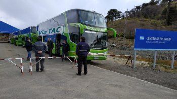 en caravana: regresa primer grupo de varados en chile